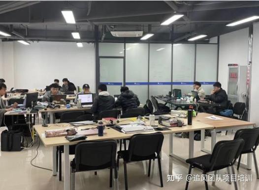 家用闲置电脑挂机实现日入500+的软件研发路径解析